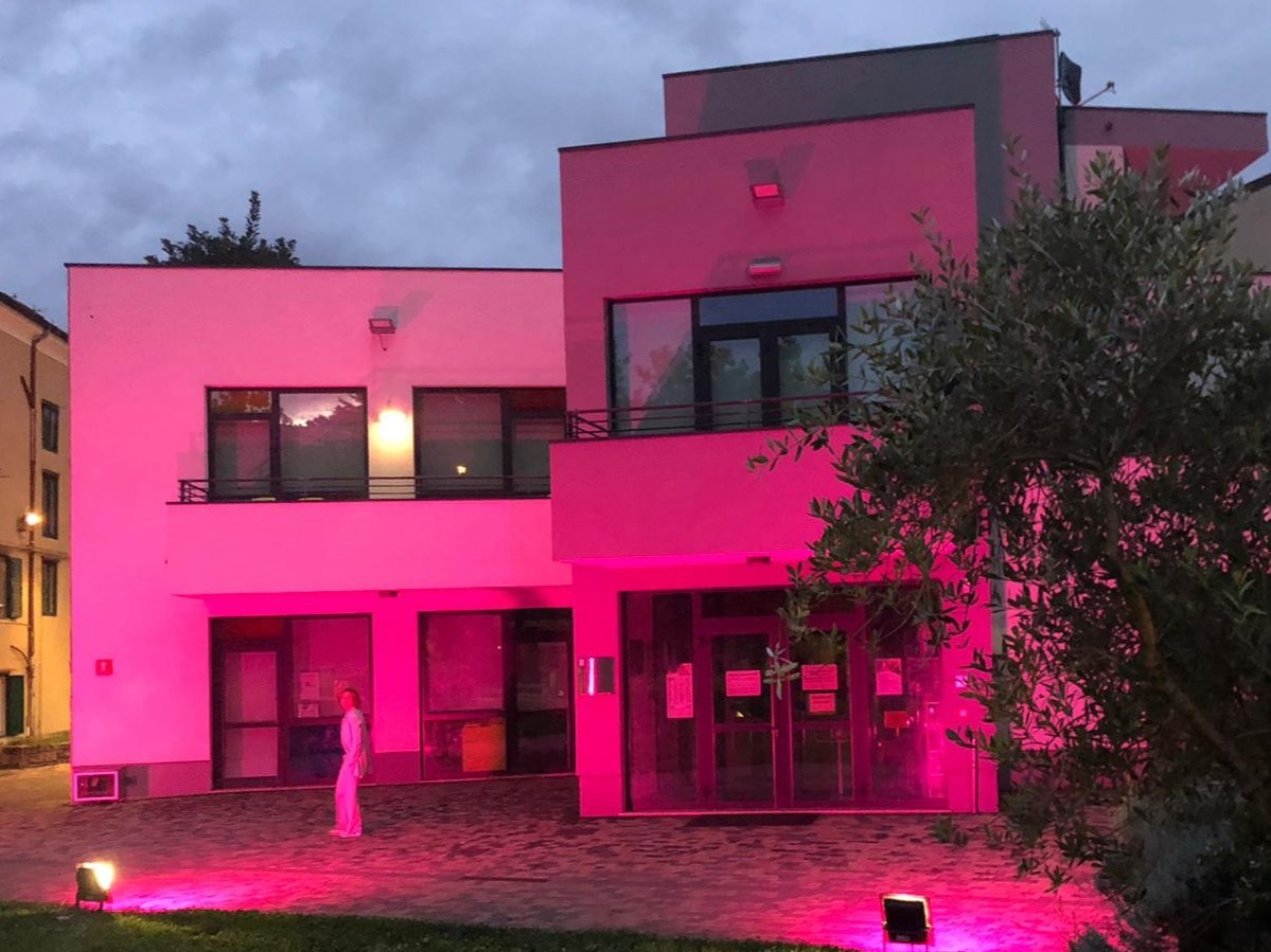 La Biblioteca Comunale "Edoardo Guglia" di Muggia illuminata di viola il 21 settembre - Mese Mondiale dell'Alzheimer 2024