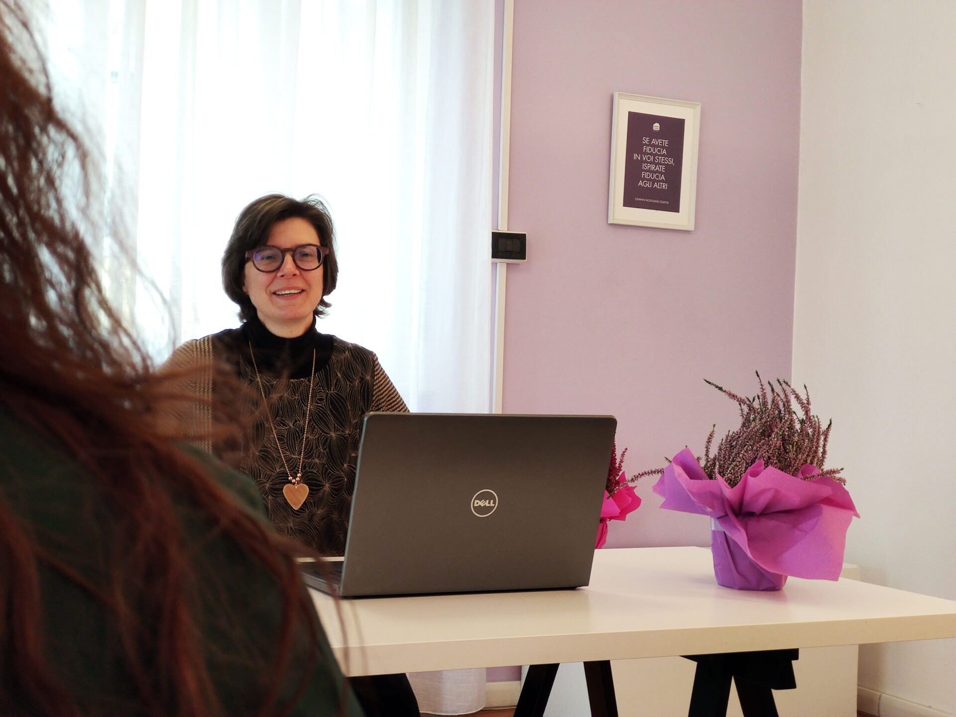 Foto di relatore a un incontro formativo a CasaViola