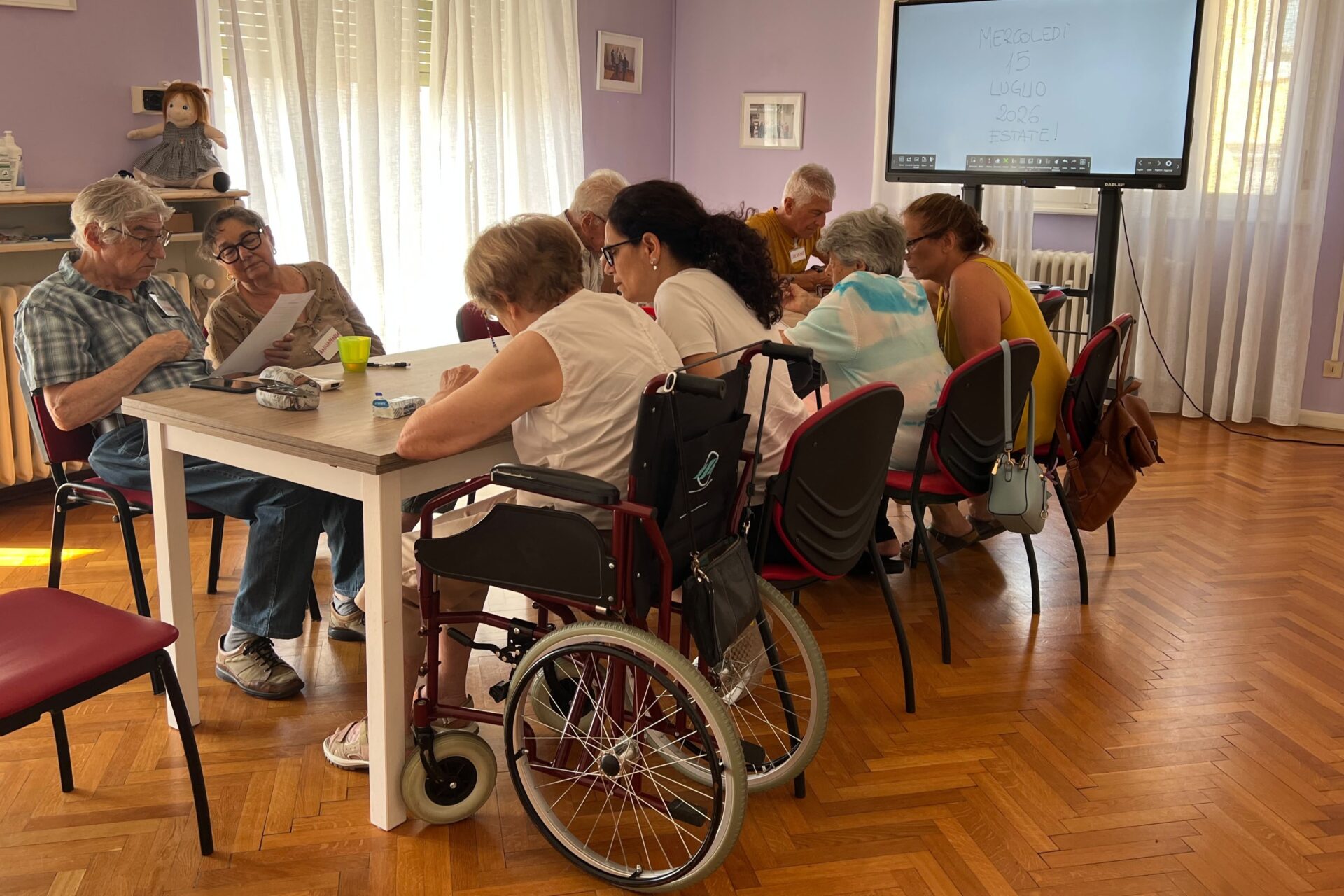 Operatrice dell'assistenza domiciliare della de Banfield con un'utente