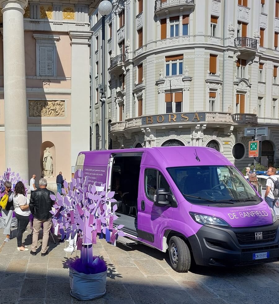 Pulmino viola Trieste